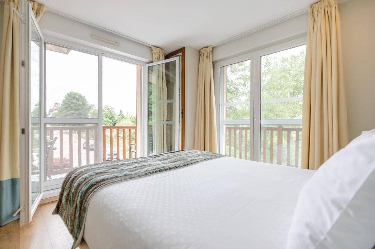 Karma Manoir Des Deux Amants Aparthotel Connelles Eksteriør bilde