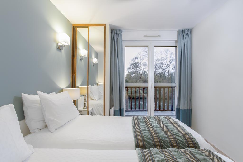 Karma Manoir Des Deux Amants Aparthotel Connelles Eksteriør bilde