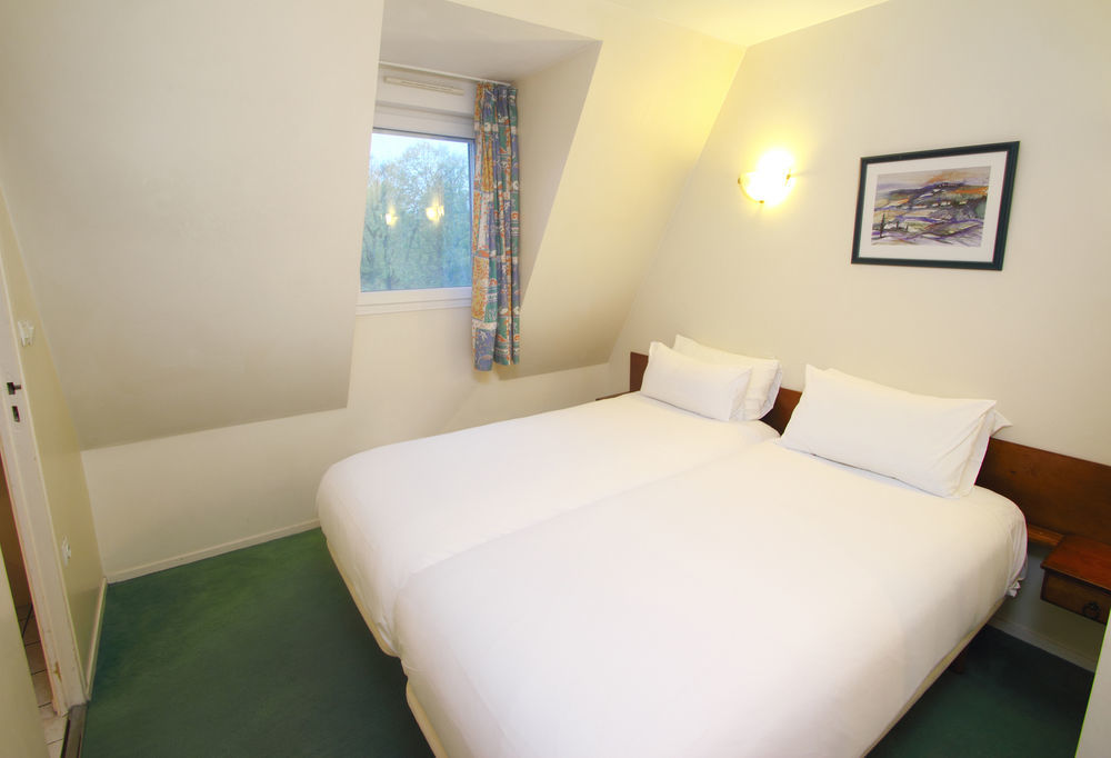 Karma Manoir Des Deux Amants Aparthotel Connelles Eksteriør bilde
