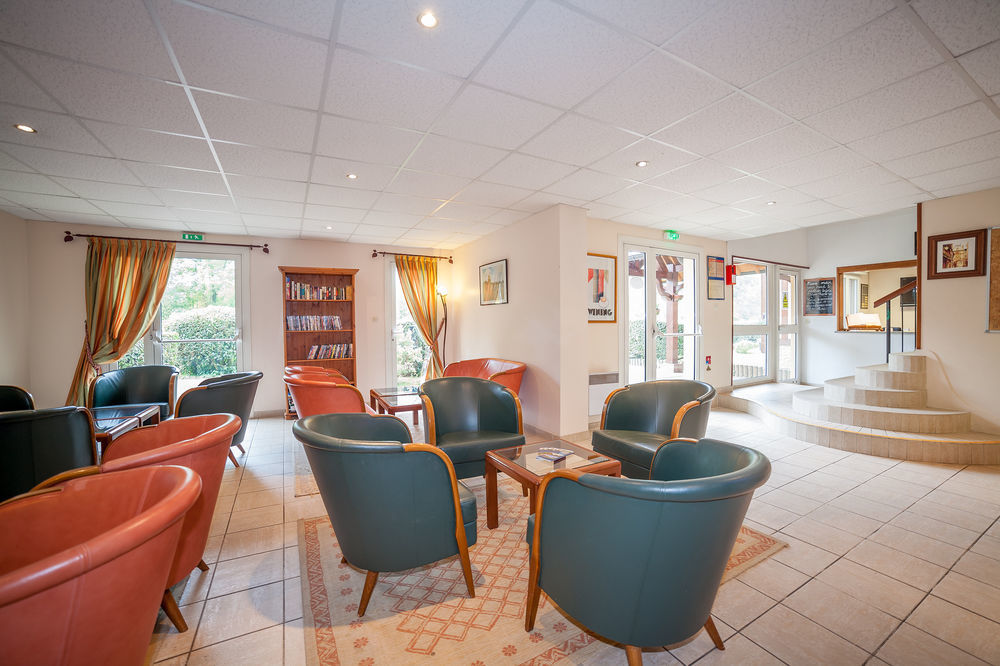 Karma Manoir Des Deux Amants Aparthotel Connelles Eksteriør bilde