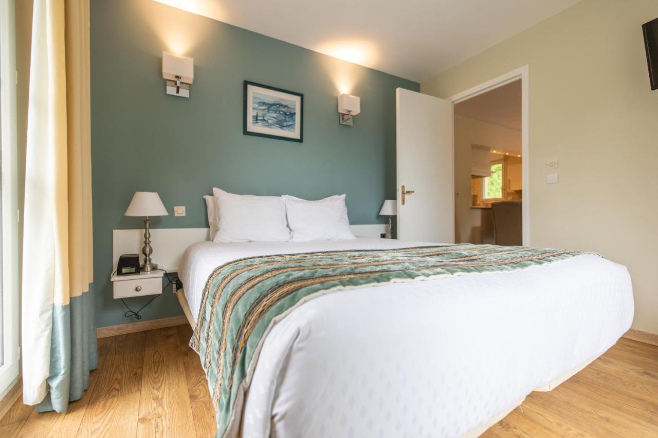Karma Manoir Des Deux Amants Aparthotel Connelles Eksteriør bilde